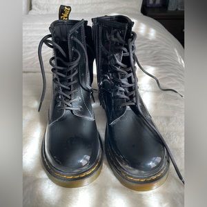 Dr Martens kids paten leather boots